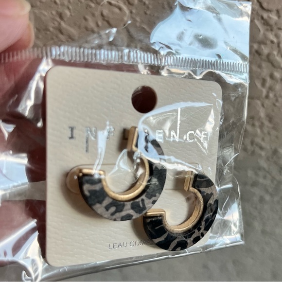 nwt New in package open C animal print with gold accent bc earrings - Picture 4 of 5